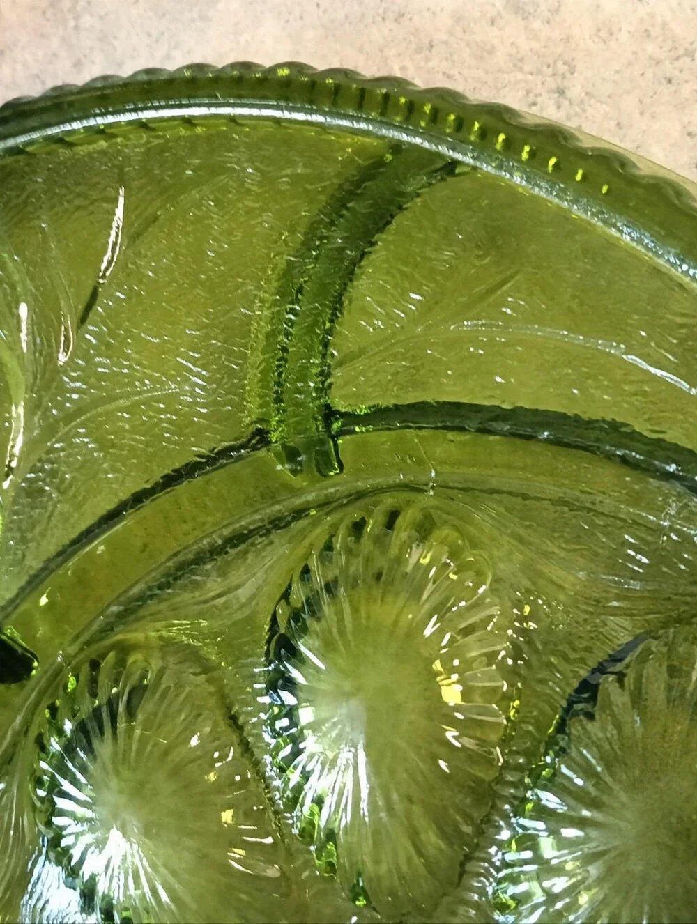 Like New Vintage Indiana Glass Large Hors d'oeuvres/Egg Avocado Green Serving Di